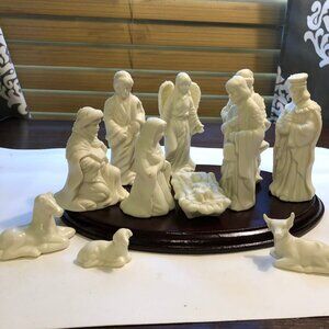 Vintage 11 Piece Nativity set by Wynbrooke for World Bazaar